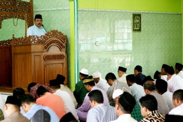 Khutbah Jumat: Gubernur yang Bengis