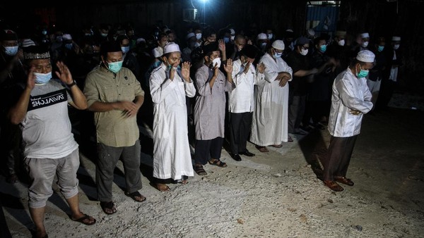 Begini Suasana Salat Jenazah Almarhum Ustaz Tengku Zulkarnain