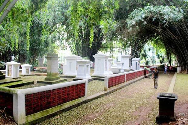 Makam Kuno Belanda di Kebun Raya Bogor, Misteri Dua Nama dalam Satu Nisan