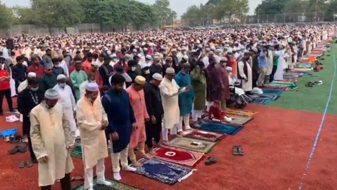 Muslim di New York Gelar Salat Idul Adha Tanpa Masker dan Jaga Jarak
