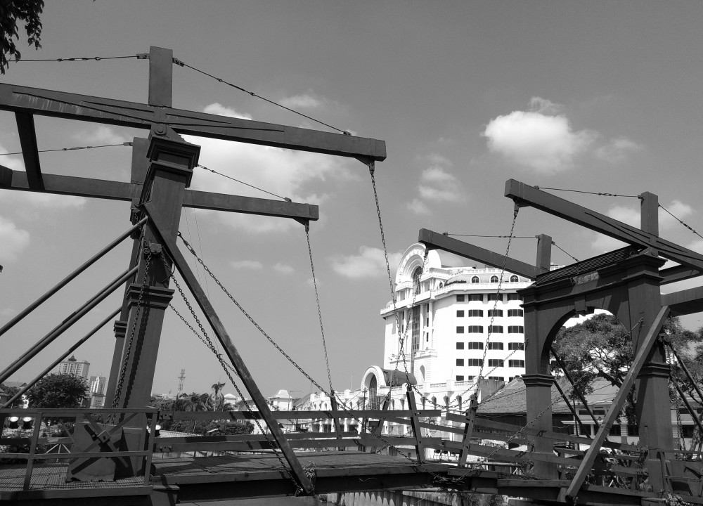 Jembatan Kota Intan, Sepenggal Kisah...