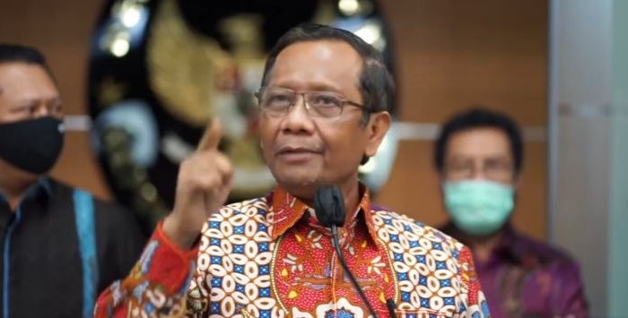 Mahfud MD ke Penguasa: Engkau Mau Turun dengan Manis atau Pahit?