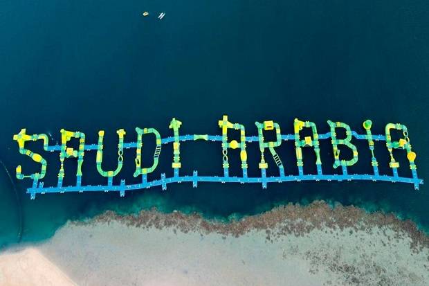 Cerita Turis Wanita di Pantai Arab Saudi: Kini Bebas Pakai Bikini dan Peluk Pasangan