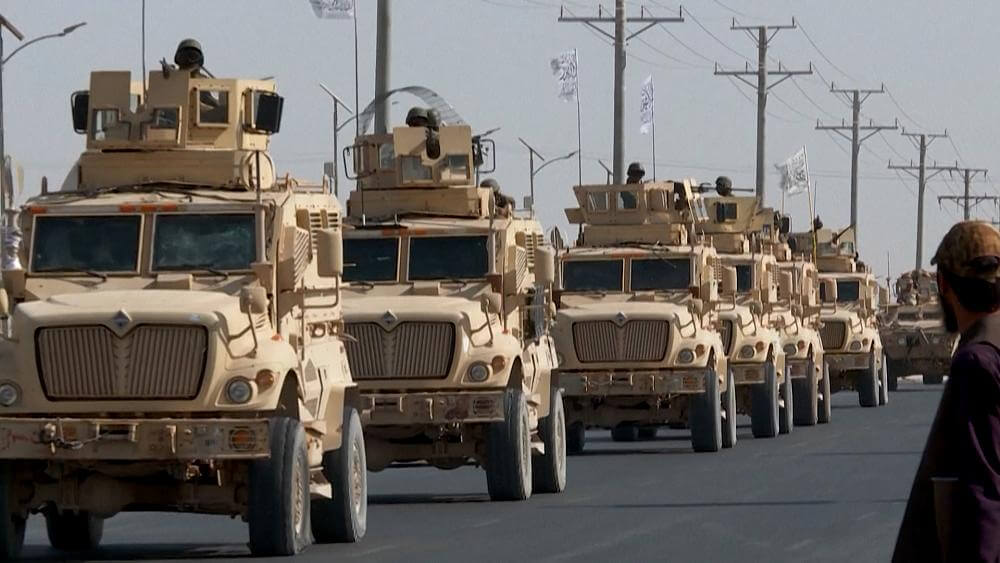 Gelar Parade Militer, Taliban Pamer Alutsista Canggih AS yang Diambil Alih