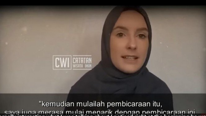 Bule Ini Jadi Mualaf Usai Menangis Baca Al-Quran di Halte Bis