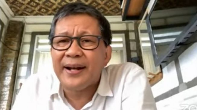 Rocky Gerung: Disertasi Bahlil Memalukan, Rektor UI Lebih Parah—Harusnya DO, Bukan Revisi!