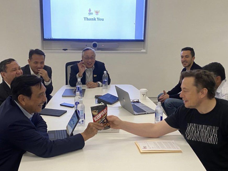 Pertemuan Menko Luhut Binsar Pandjaitan dan Elon Musk terkait kerjasama nikel Tesla. (Foto: Instagram@quicchote)