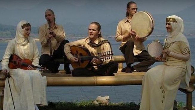 Grup musik religi Debu alami kecelakaan maut