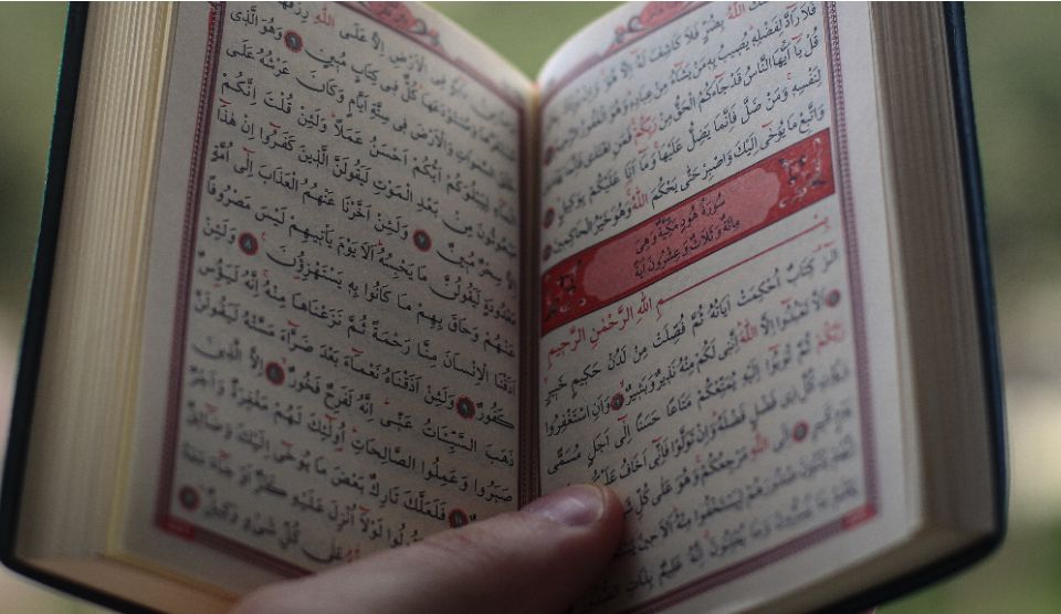 7 keutamaan membaca surat Al Kahfi ayat 1-10 tiap Jumat, manfaatnya sangat dahsyat
