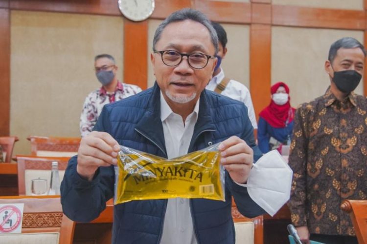 Zulhas Kampanye Manipulatif Manfaatkan Bansos dan BLT, Alissa Wahid: Itu Uang Rakyat, Pak!