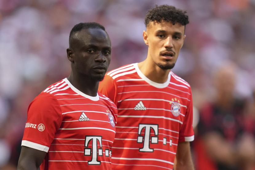 Bek Bayern Muenchen yang Tolak Pegang Bir Ini Temukan Ketenangan dalam Shalat