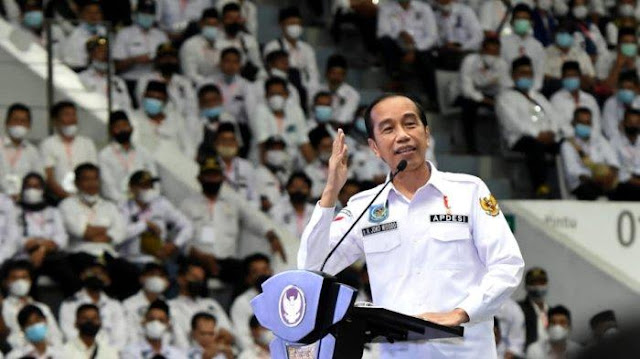 Jokowi Setuju Perpanjang Jabatan Kades Jadi 9 Tahun, Pengamat: Ini Manuver Politik Pengkondisian 3 Periode! Jokowi Setuju Perpanjang Jabatan Kades Jadi 9 Tahun, Pengamat: Ini Manuver Politik Pengkondisian 3 Periode!