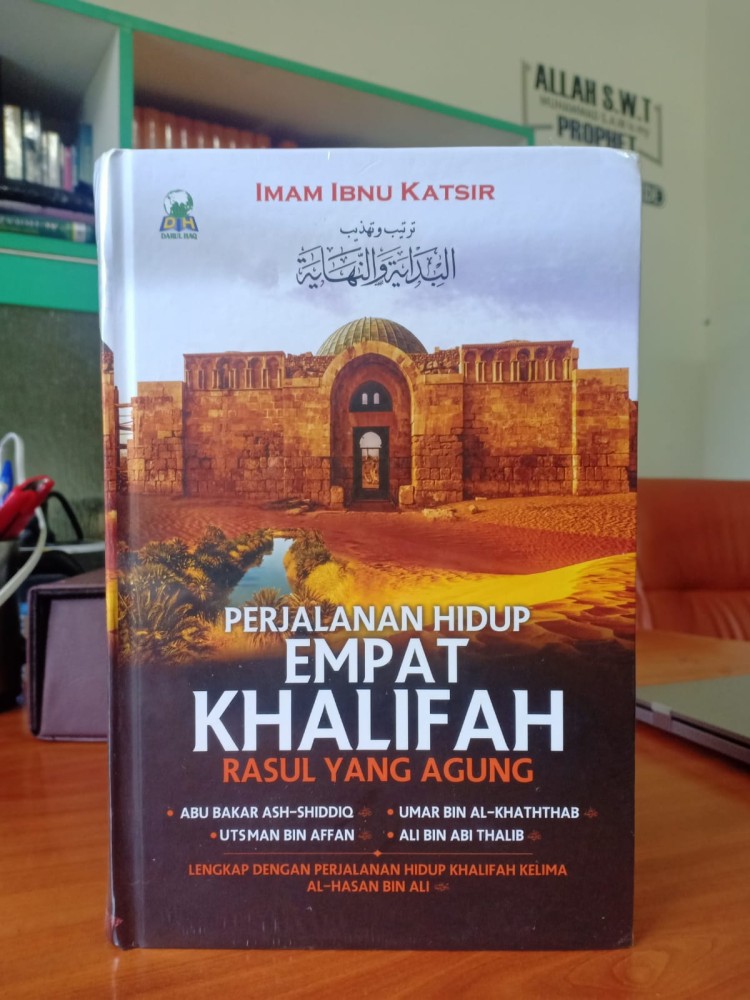 RESENSI BUKU : PERJALANAN HIDUP EMPAT KHALIFAH RASUL YANG AGUNG