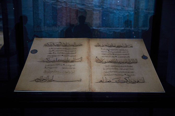 Uzbekistan Memamerkan Lembaran Al Quran yang Belum Pernah Terlihat dalam Pameran Seni Islam Bienalle