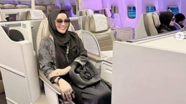 Pakai Hijab Saat Umrah, Transgender Isa Zega Bakal Diperiksa Polisi
