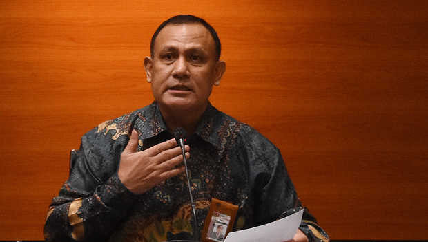 Tuai Sorotan, Firli Bahuri Tertangkap Kamera Sedang Main Badminton, 7 Bulan Tersangka?