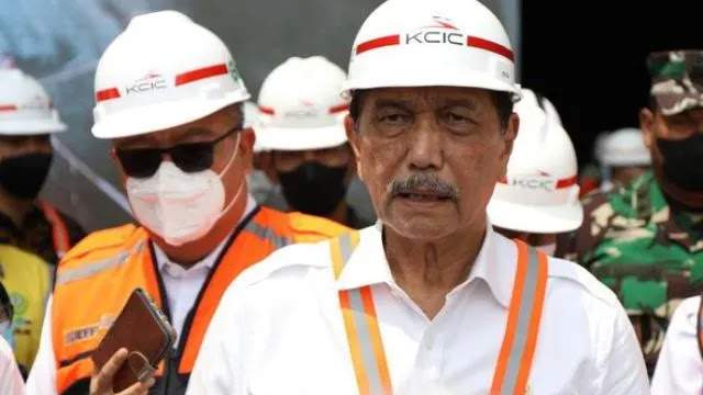 Luhut Gagal Nego Bunga Pinjaman Kereta Cepat, Rocky Gerung: China Akhirnya Mendikte Indonesia