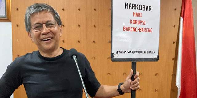 Rocky: Kampus Merdeka, Tapi Rektor Dirantai