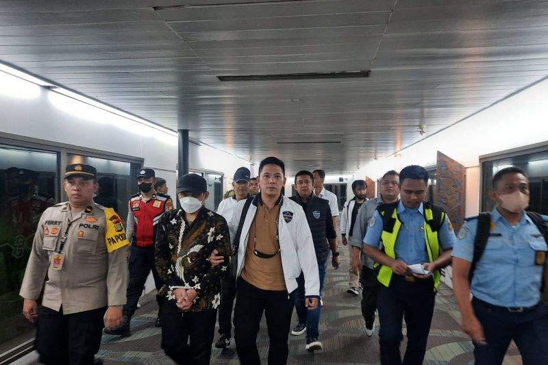 AP Hasanuddin menjalani pemeriksaan sebagai tersangka di Bareskrim - ANTARA  News Makassar