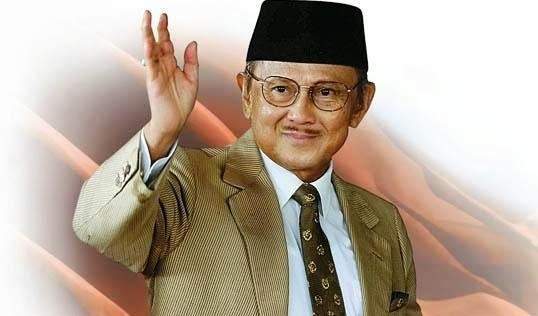 Biografi BJ Habibie, Bapak Teknologi Indonesia yang Visione - Gramedia  Literasi