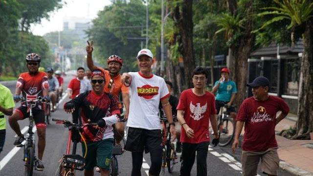 Netizen Sindir Ganjar Jauh-jauh Jogging ke Jakarta: Di Jateng Jalannya Banyak yang Berlubang ya Ndoro?