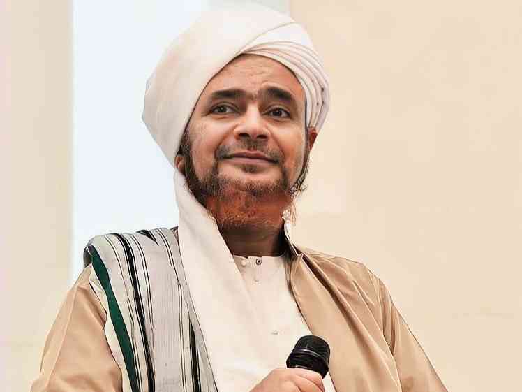 Darimana Asal Habib Umar? Tokoh Islam Dunia Ini Punya Leluhur Asal Bondowoso Jatim