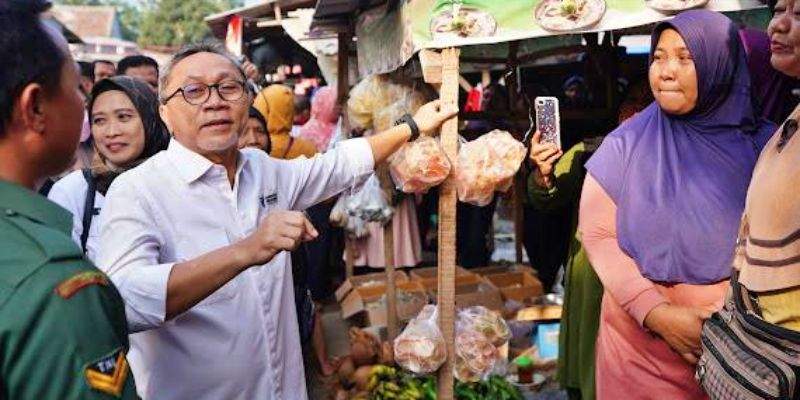 Sebut Harga Telur dan Bawang di Pasar Natar Terlalu Murah, Zulhas: Kasian Petani Bisa Bangkrut