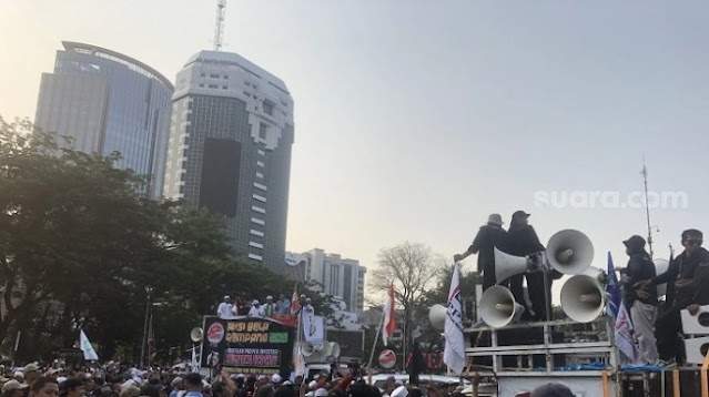 Massa Buruh, FPI dan Berbagai Ormas Turut Ramaikan Aksi Bela Rempang di Jakarta