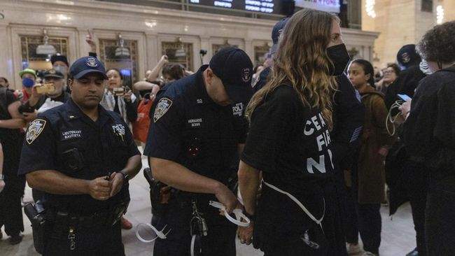 Bela Palestina, Ratusan Warga Yahudi Ditangkap Saat Aksi di New York