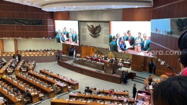 Tak Terhambat!, Komisi II DPR Ikuti MK Sepakati Perubahan PKPU Soal Syarat Capres-Cawapres