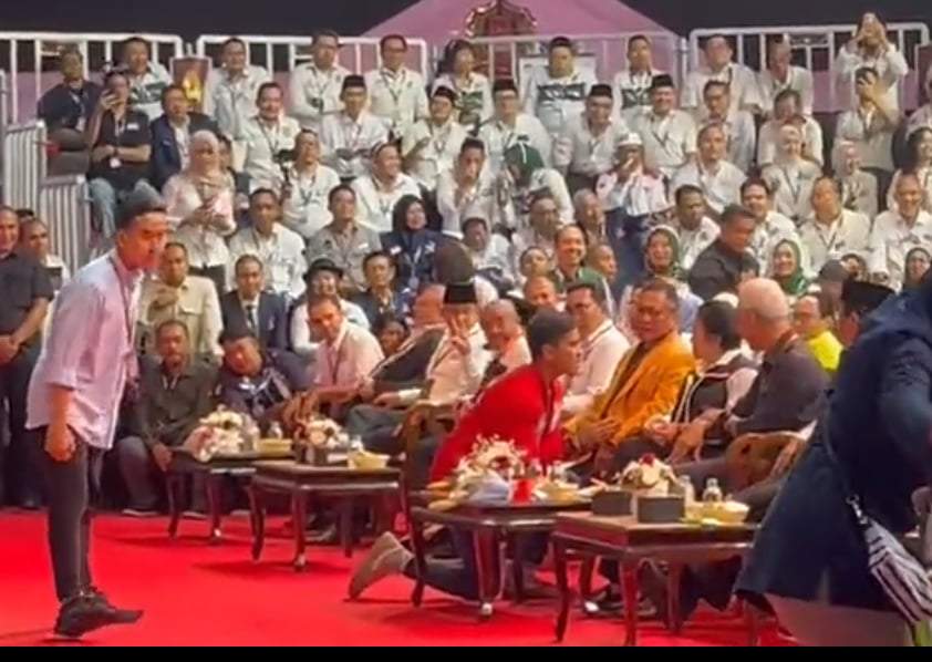 Ada Kejanggalan Kaesang Sungkem ke Megawati, Roy Suryo: Kenapa Harus Ada Adegan Ulang? Ambyaarr