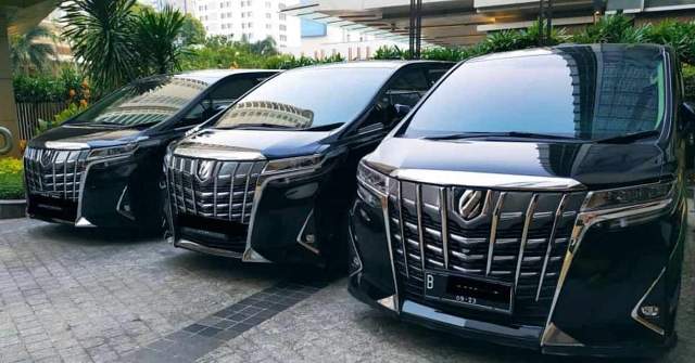 Saat Rakyat Susah Beli Beras, Jajaran Direksi Bulog Berkendaraan Alphard