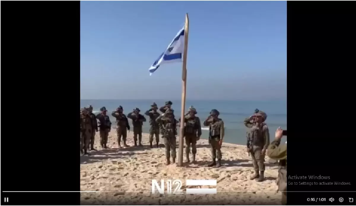 Tentara Israel Kibarkan Bendera dan Nyanyi Lagu Kebangsaan di Pantai Gaza, Publik Auto Hujat