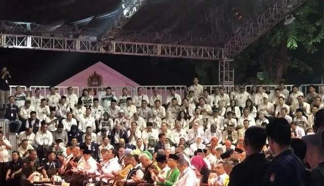 Ucapan 'AMIIIN' Menggema di Setiap Doa Bersama di KPU, Buat Pendukung Pasangan Lainnya Membisu