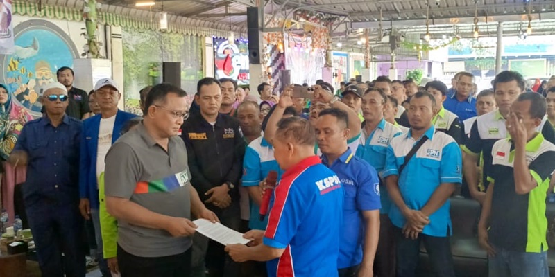 Hanya Pasangan Amin yang Mau Cabut UU Cipta Kerja