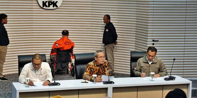RESMI! KPK Tahan Helmut Hermawan, Penyuap Wamenkumham Eddy Hiariej