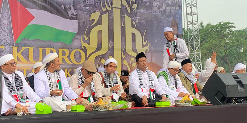 Habib Rizieq Tidak Terlihat di Acara Munajat 212 di Monas