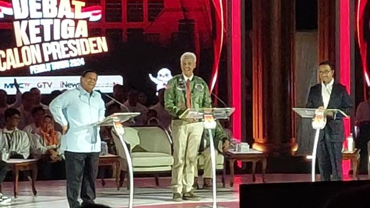 Prabowo Kacak Pinggang Saat Bantah Anies soal Luas Lahan Pribadinya