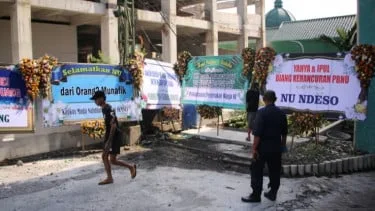Usai Pencopotan KH Marzuki Mustamar, Karangan Bunga di PWNU Jatim: 'Jangan Biarkan NU di Tangan Badut'