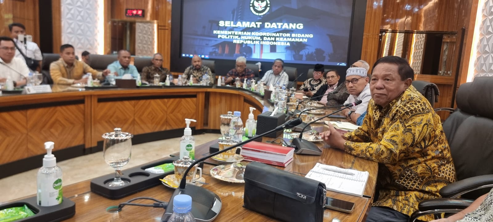 MAHFUD MD : HAK RAKYAT UNTUK MAKZULKAN JOKOWI