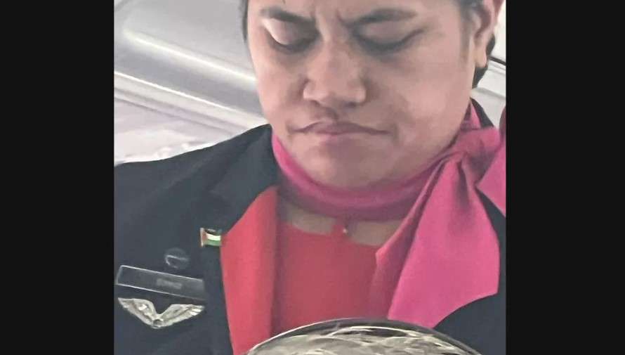 Yahudi Australia Minta Pramugari Qantas yang Pakai Lencana Palestina Dipecat