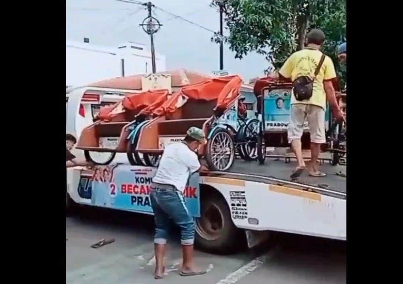 TKN Prabowo-Gibran Bagikan Becak Tanpa Hambatan, PKS Hanya Bagi-bagi Jeruk Malah Ditegur Bawaslu
