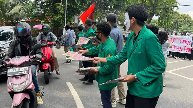 Aksi Serentak Mahasiswa di 35 Provinsi, Rocky Gerung: Tuntutan Menuju Impeachment Jokowi!