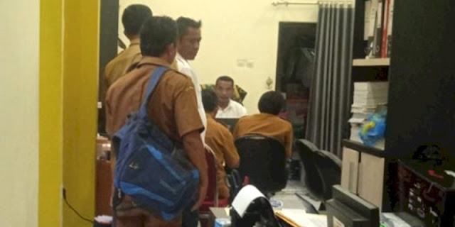 Puluhan Kades dan Perangkat Desa di Jember Ramai-ramai Dipanggil Polisi, Ada Apa? Puluhan Kades dan Perangkat Desa di Jember Ramai-ramai Dipanggil Polisi, Ada Apa?