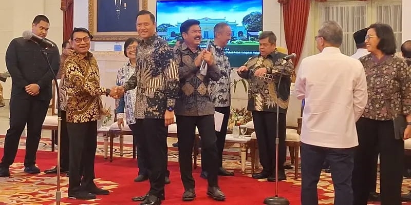 Sempat Tegang, Kini AHY-Moeldoko Akrab di Rapat Kabinet