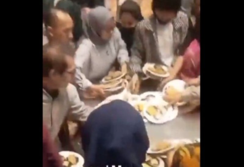 KPPS Rebutan Makanan saat Pelantikan di Hotel, Warganet: Mengkhawatirkan, Bagaimana Penghitungan Suara di TPS?
