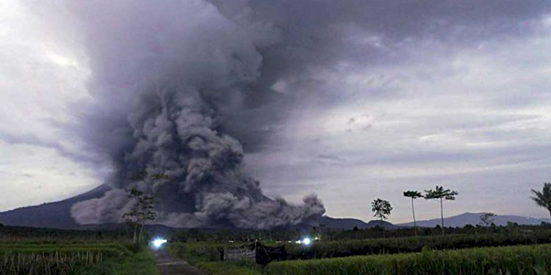 Gunung Semeru Erupsi, Diserukan Warga Sekitar Tak Beraktivitas