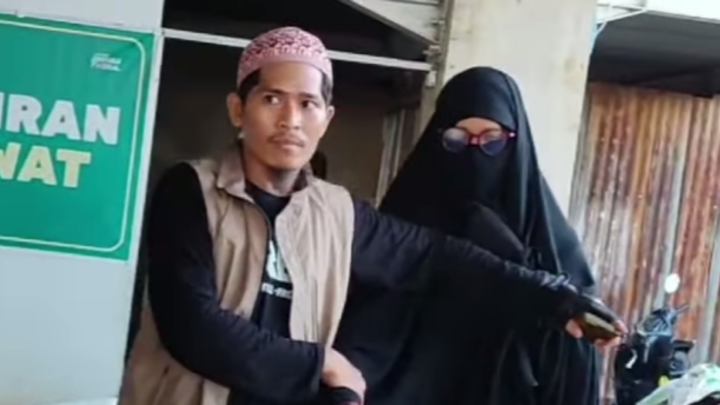 Bikin Heboh, Pria Ini Nyamar Jadi Akhwat Pakai Cadar, Berujung Kepergok Jemaah