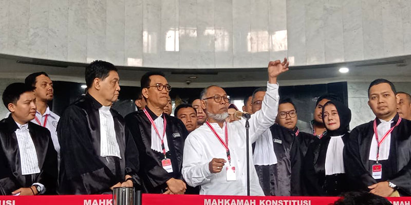 BW Walk Out Saat Eddy Hiariej Bersaksi di Sidang MK