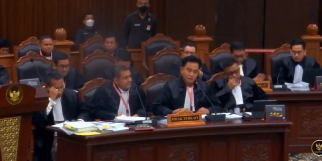 PANAS! Tim Ganjar-Mahfud Memaksa Yusril Klarifikasi Pernyataan soal Gibran